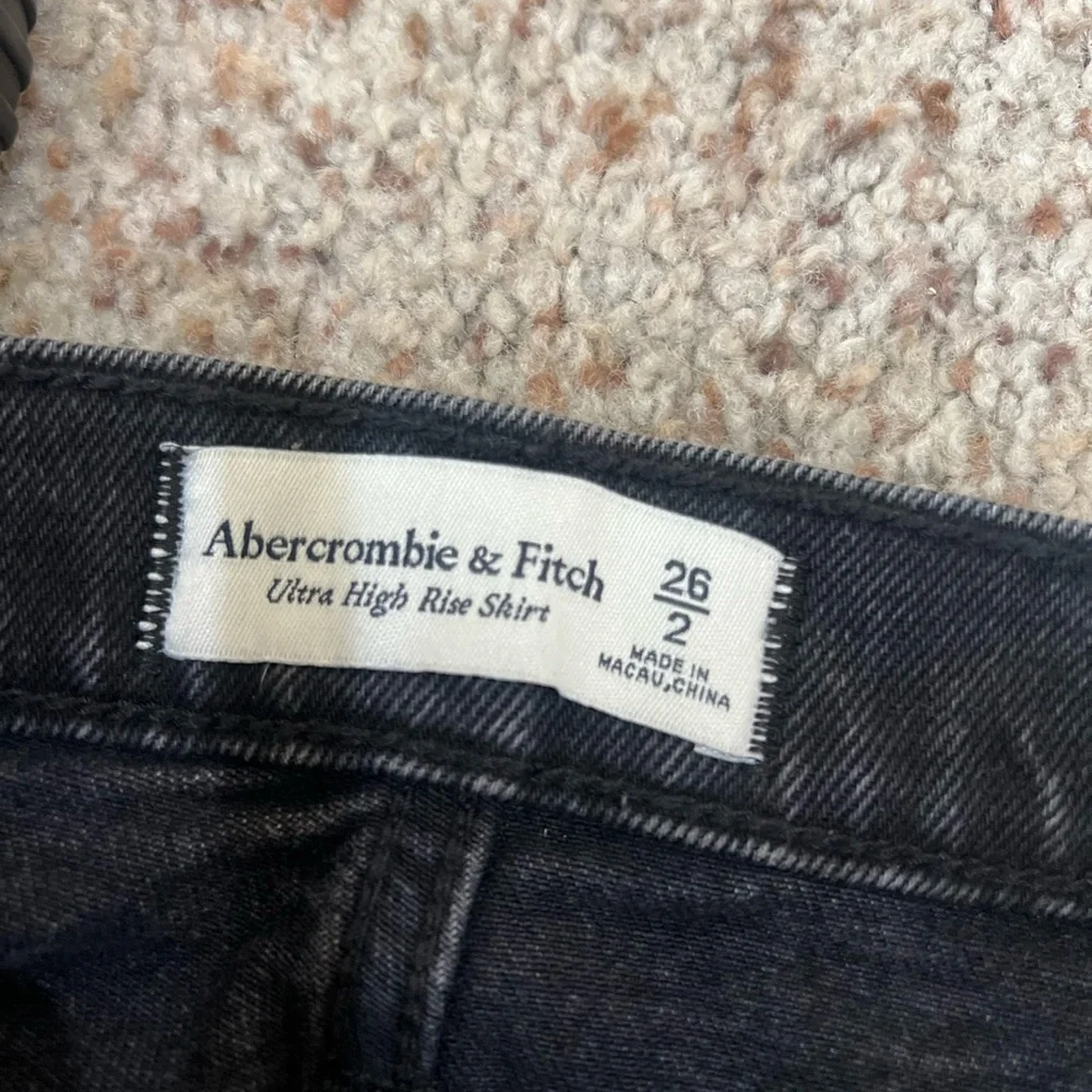 Abercrombie & Fitch Black Wash Ultra High‎ Rise Denim Jeans Short Skirt  26/2